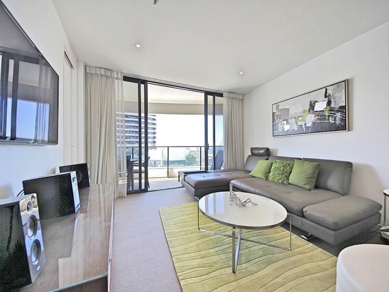 4 Oracle, Charles Ave, Broadbeach QLD 4218
