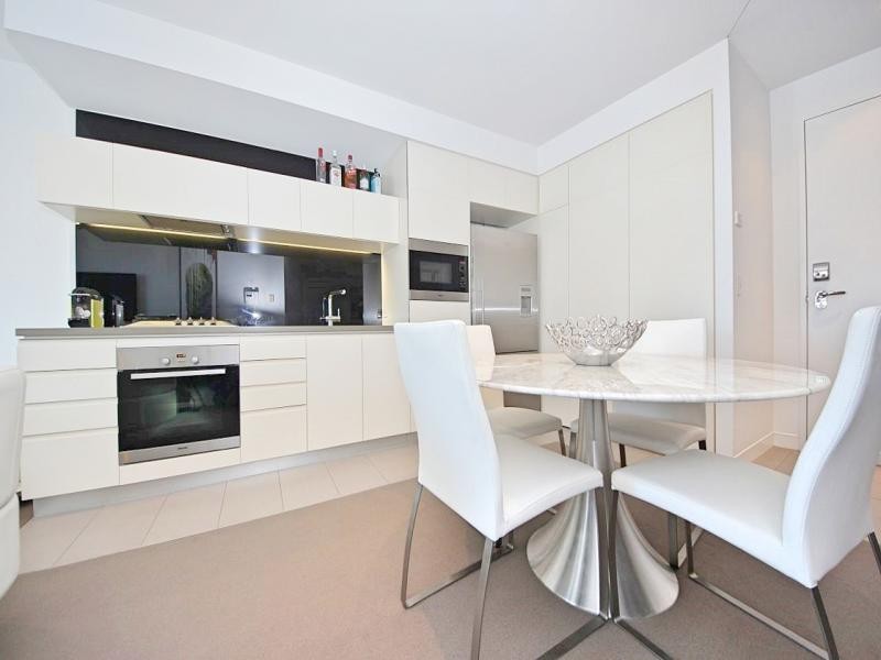 4 Oracle, Charles Ave, Broadbeach QLD 4218