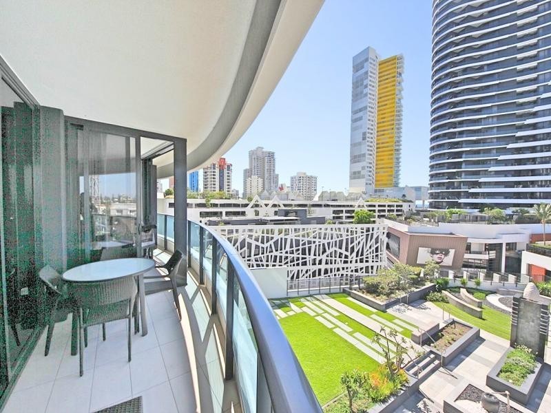 4 Oracle, Charles Ave, Broadbeach QLD 4218