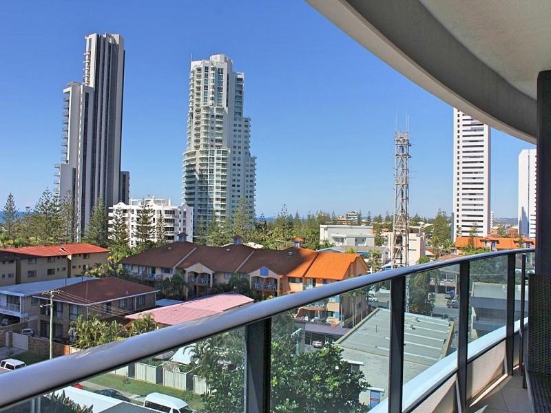 4 Oracle, Charles Ave, Broadbeach QLD 4218
