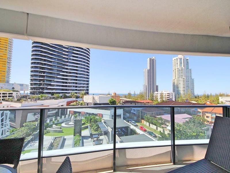 4 Oracle, Charles Ave, Broadbeach QLD 4218