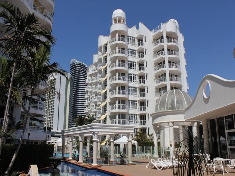 90 Surf Parade, Broadbeach QLD 4218