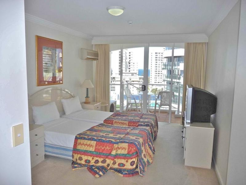 90 Surf Parade, Broadbeach QLD 4218