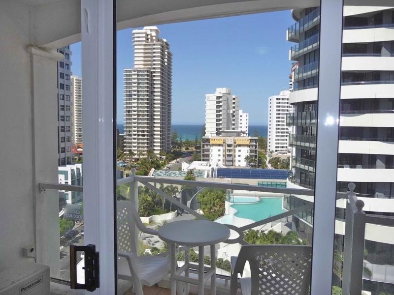 90 Surf Parade, Broadbeach QLD 4218