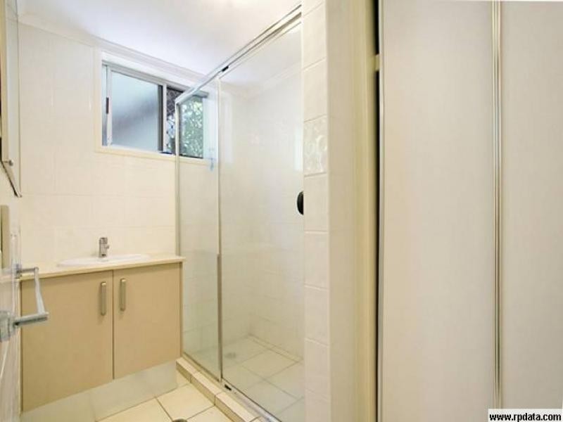 2/20 Philip Ave, Broadbeach QLD 4218