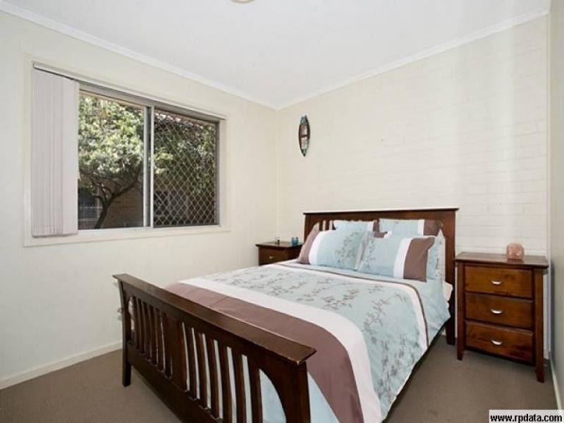 2/20 Philip Ave, Broadbeach QLD 4218