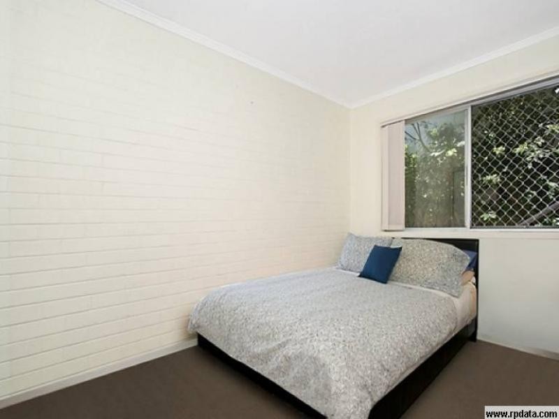 2/20 Philip Ave, Broadbeach QLD 4218