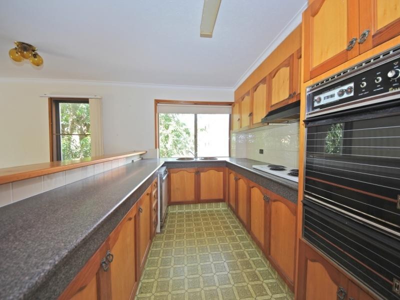 27 Second Avenue, Broadbeach QLD 4218