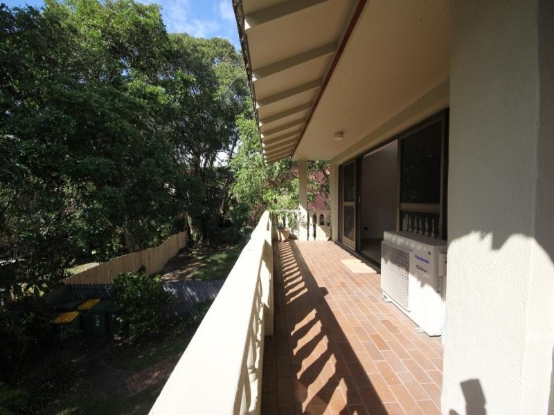 27 Second Avenue, Broadbeach QLD 4218