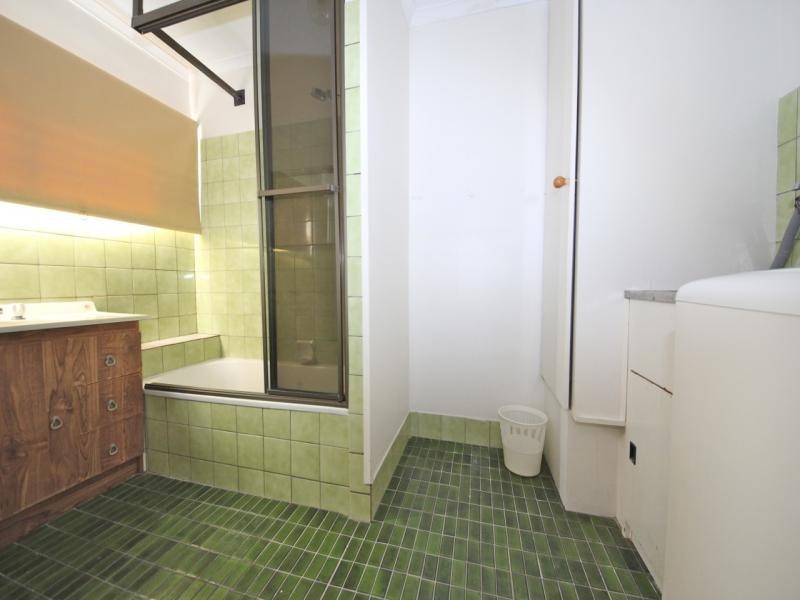 27 Second Avenue, Broadbeach QLD 4218