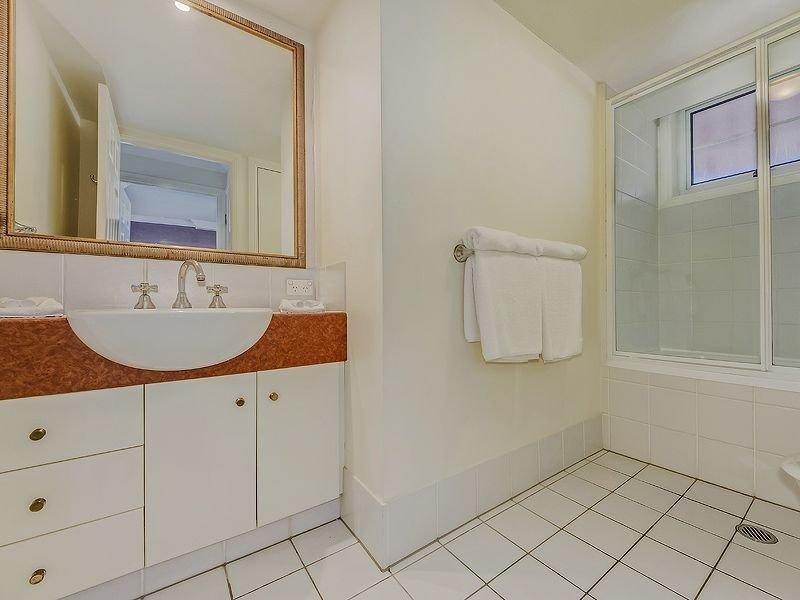 9 Beach Parade, Surfers Paradise QLD 4217