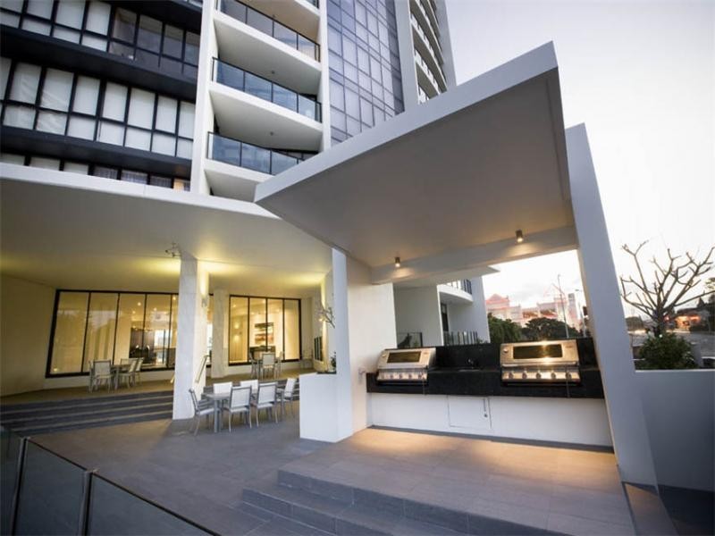 22 Sierra Grand, Surf Parade, Broadbeach QLD 4218