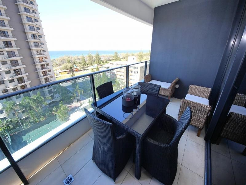 705/1 Oracle Blvd, Broadbeach QLD 4218