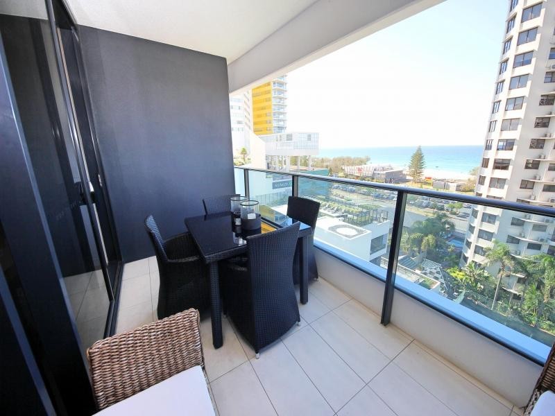 705/1 Oracle Blvd, Broadbeach QLD 4218