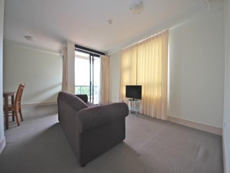 513/30 Surf Parade, Broadbeach QLD 4218