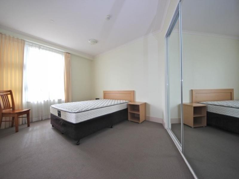 513/30 Surf Parade, Broadbeach QLD 4218