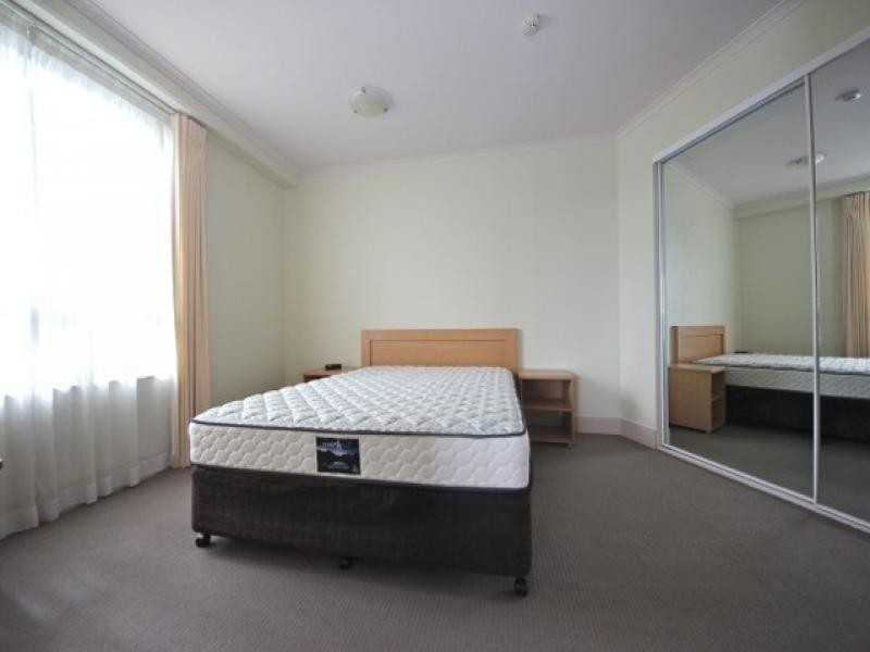 513/30 Surf Parade, Broadbeach QLD 4218