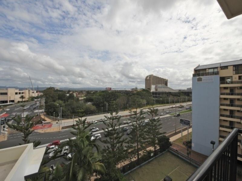 513/30 Surf Parade, Broadbeach QLD 4218