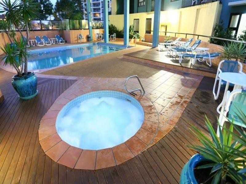 513/30 Surf Parade, Broadbeach QLD 4218