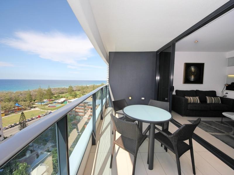 4 Oracle, Charles Ave, Broadbeach QLD 4218