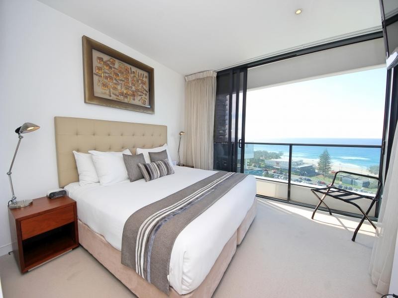 4 Oracle, Charles Ave, Broadbeach QLD 4218