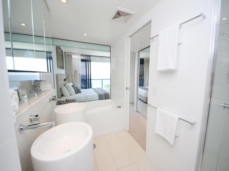 4 Oracle, Charles Ave, Broadbeach QLD 4218