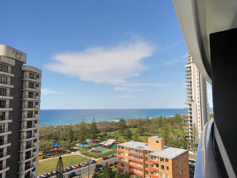 4 Oracle, Charles Ave, Broadbeach QLD 4218