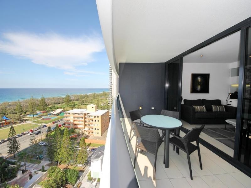 4 Oracle, Charles Ave, Broadbeach QLD 4218