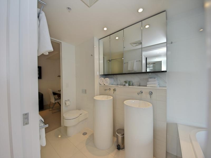 4 ORACLE, Charles Ave, Broadbeach QLD 4218