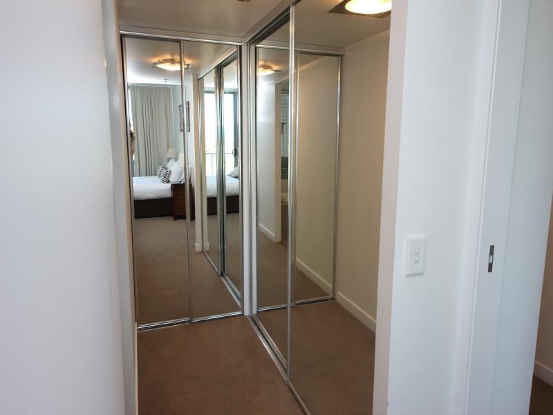 33 T E Peters Drive, Broadbeach Waters QLD 4218