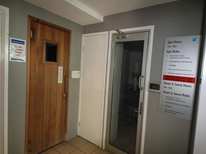 33 T E Peters Drive, Broadbeach Waters QLD 4218