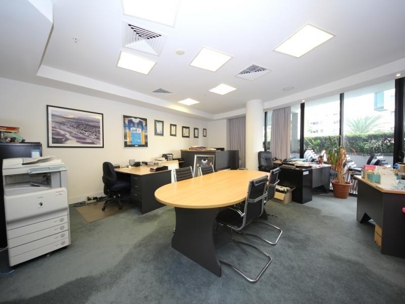 17 Albert Avenue, Broadbeach QLD 4218