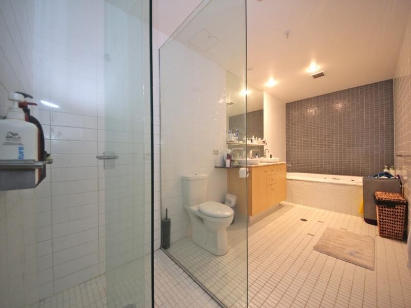 17 Albert Avenue, Broadbeach QLD 4218
