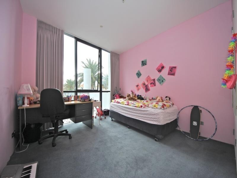 17 Albert Avenue, Broadbeach QLD 4218