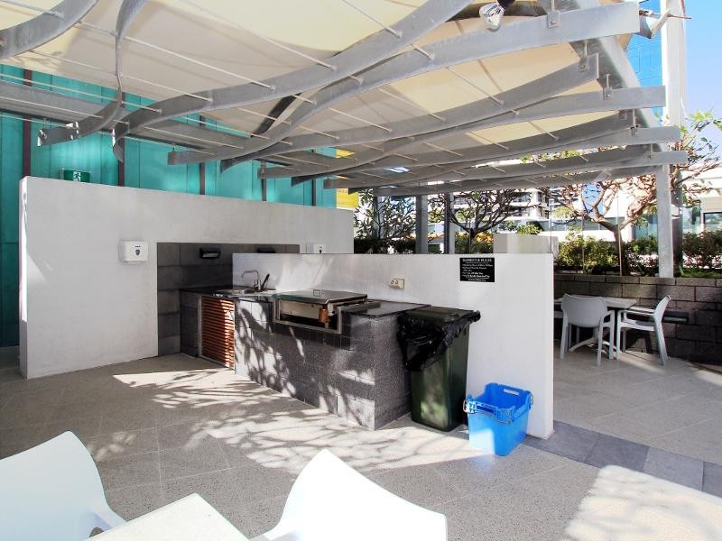 17 Albert Avenue, Broadbeach QLD 4218