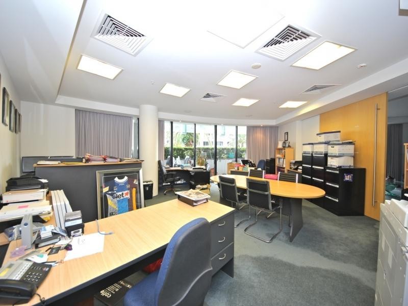 17 Albert Avenue, Broadbeach QLD 4218