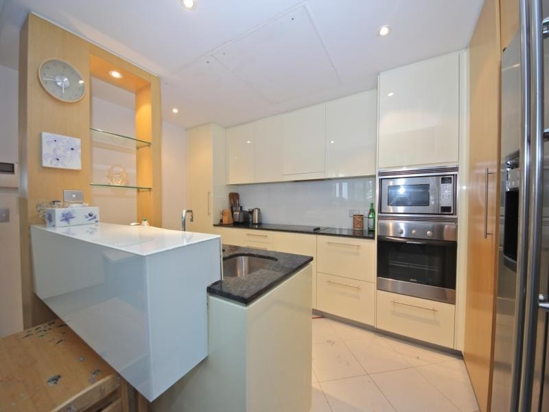 17 Albert Avenue, Broadbeach QLD 4218