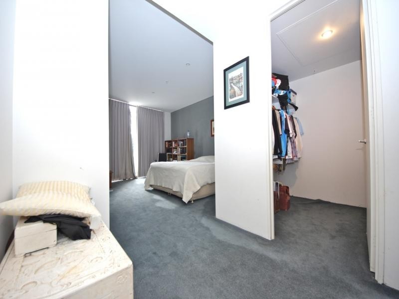 17 Albert Avenue, Broadbeach QLD 4218