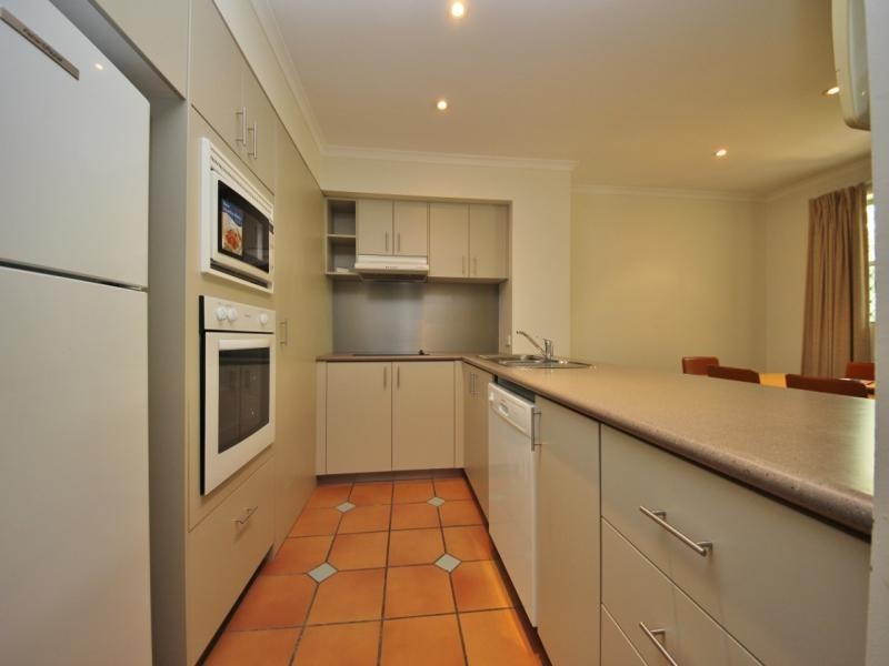 10 Alexandra Avenue, Mermaid Beach QLD 4218