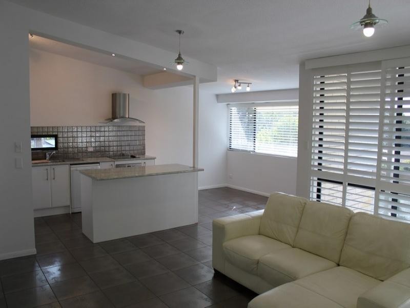 12/30 Holland Court, Broadbeach Waters QLD 4218