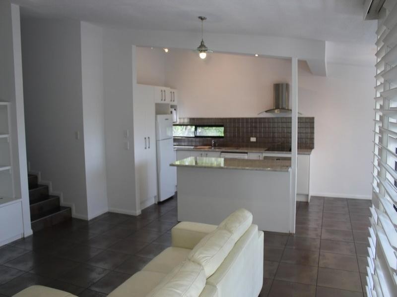 12/30 Holland Court, Broadbeach Waters QLD 4218