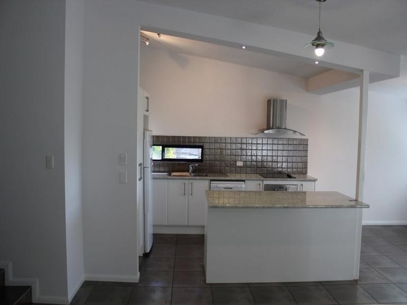 12/30 Holland Court, Broadbeach Waters QLD 4218