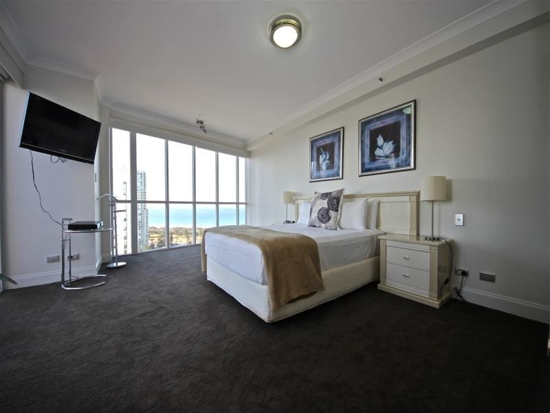 2633 GOLD COAST HIGHWAY, Broadbeach QLD 4218