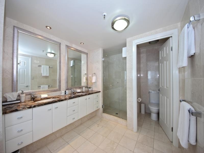 2633 GOLD COAST HIGHWAY, Broadbeach QLD 4218