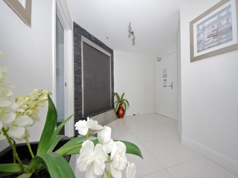 2633 GOLD COAST HIGHWAY, Broadbeach QLD 4218