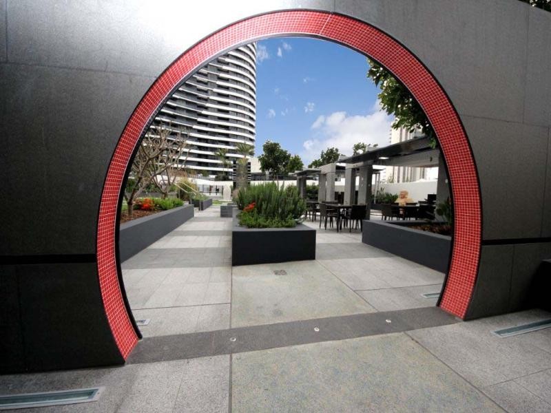 4 Charles Avenue, Broadbeach QLD 4218