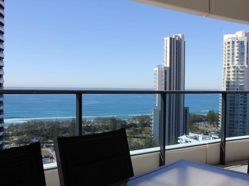 4 Charles Avenue, Broadbeach QLD 4218