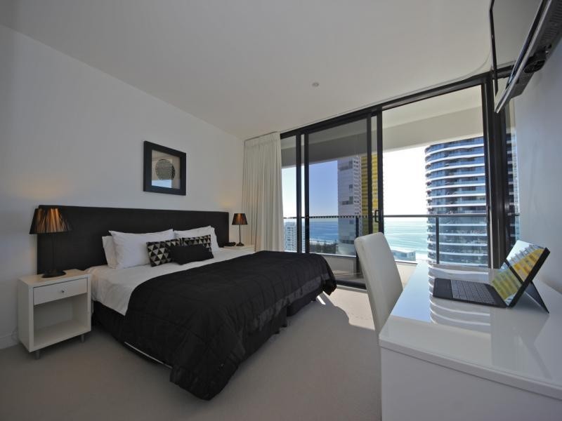 4 Charles Avenue, Broadbeach QLD 4218