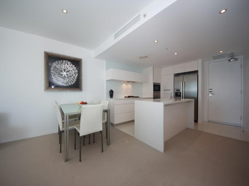 4 Charles Avenue, Broadbeach QLD 4218