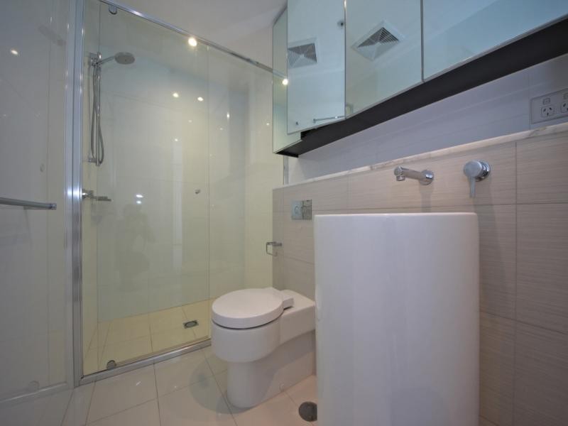 4 Charles Avenue, Broadbeach QLD 4218
